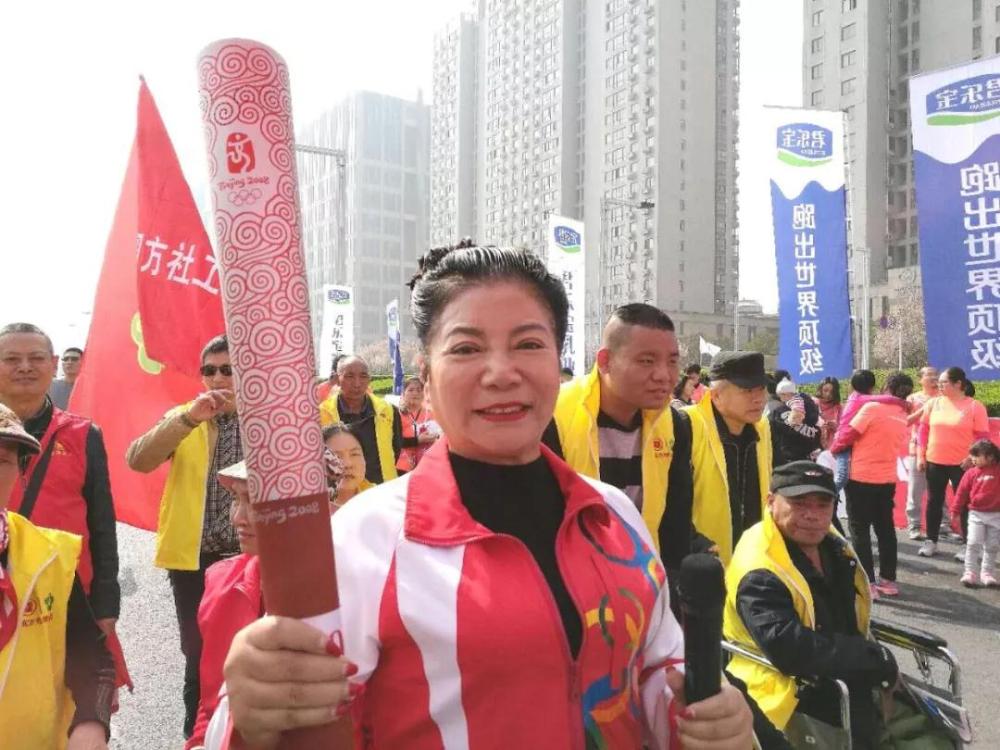 挑戰極限，為愛(ài)助跑——殘障朋友參加鄭開(kāi)馬拉松